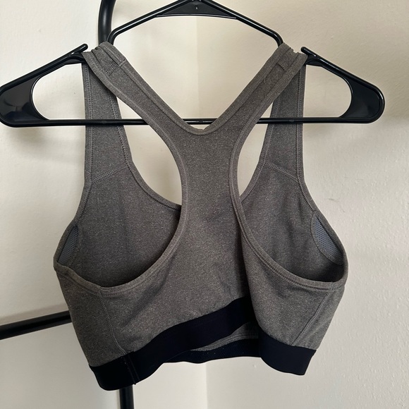 Nike Women’s DRI-FIT Sports bra - Picture 3 of 3